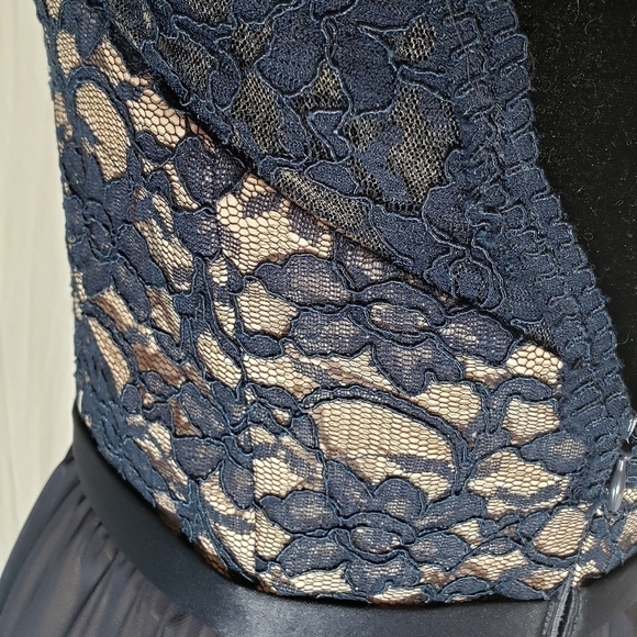 Morilee Madeline Gardner Navy Lace Nude Under Sleeveless Floor Length Gown Sz 8 - Picture 9 of 12